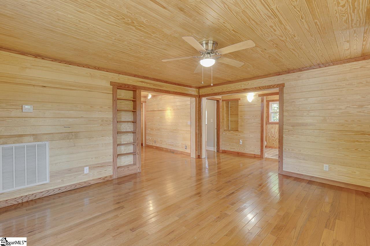 709 Chestnut Ridge Road Marietta, SC 29661 - Photo 5 of 32 Gallery Image 5