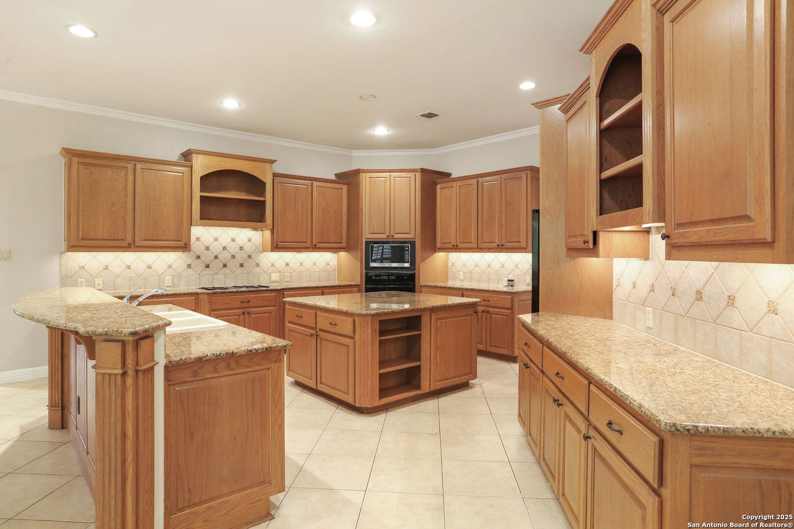 24630 Bogey Ridge San Antonio, TX 78260 - Photo 19 of 50 a kitchen with granite countertop a sink and cabinets