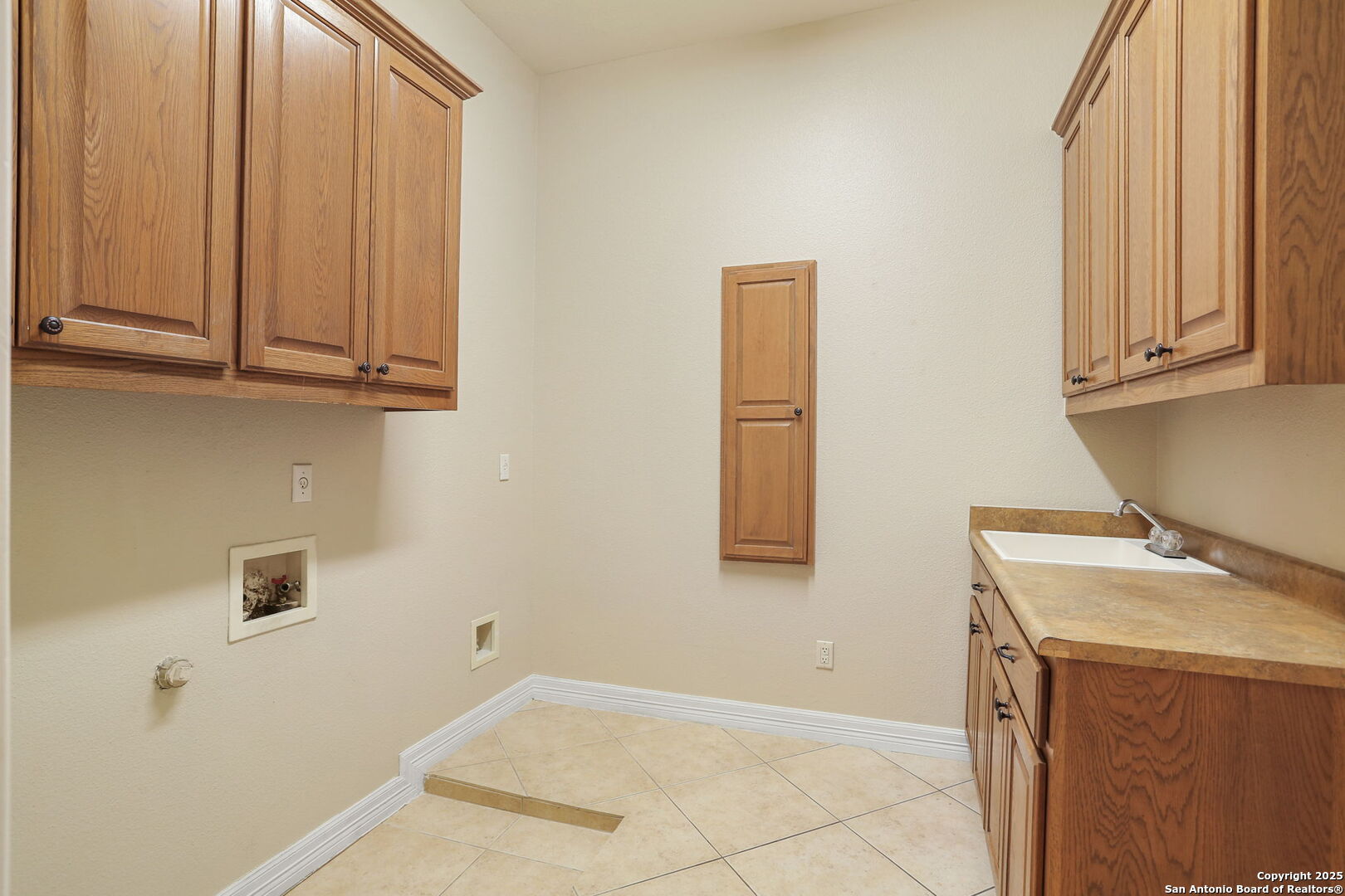 24630 Bogey Ridge San Antonio, TX 78260 - Photo 27 of 50 a bathroom with a sink and a mirror
