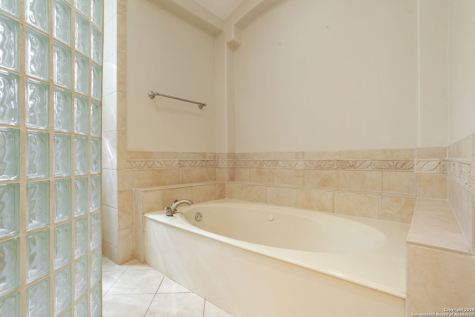 24630 Bogey Ridge San Antonio, TX 78260 - Photo 35 of 50 a white bath tub sitting next to a shower