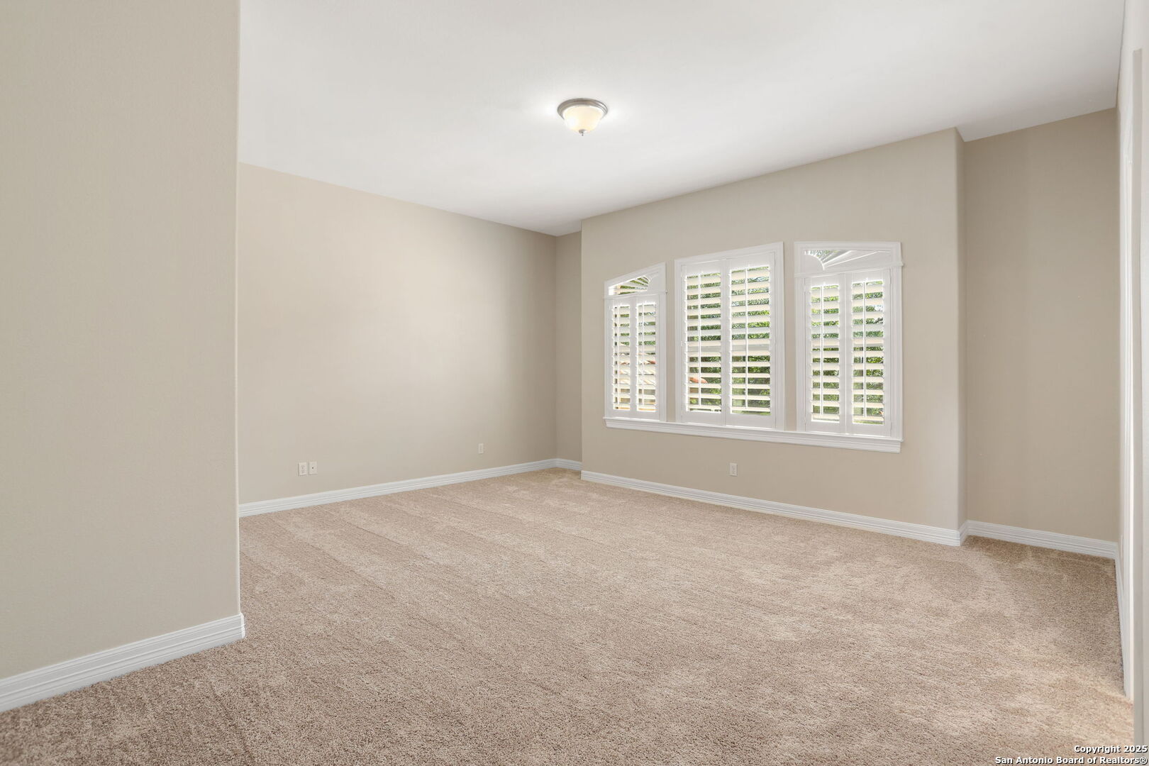 24630 Bogey Ridge San Antonio, TX 78260 - Photo 39 of 50 an empty room with windows