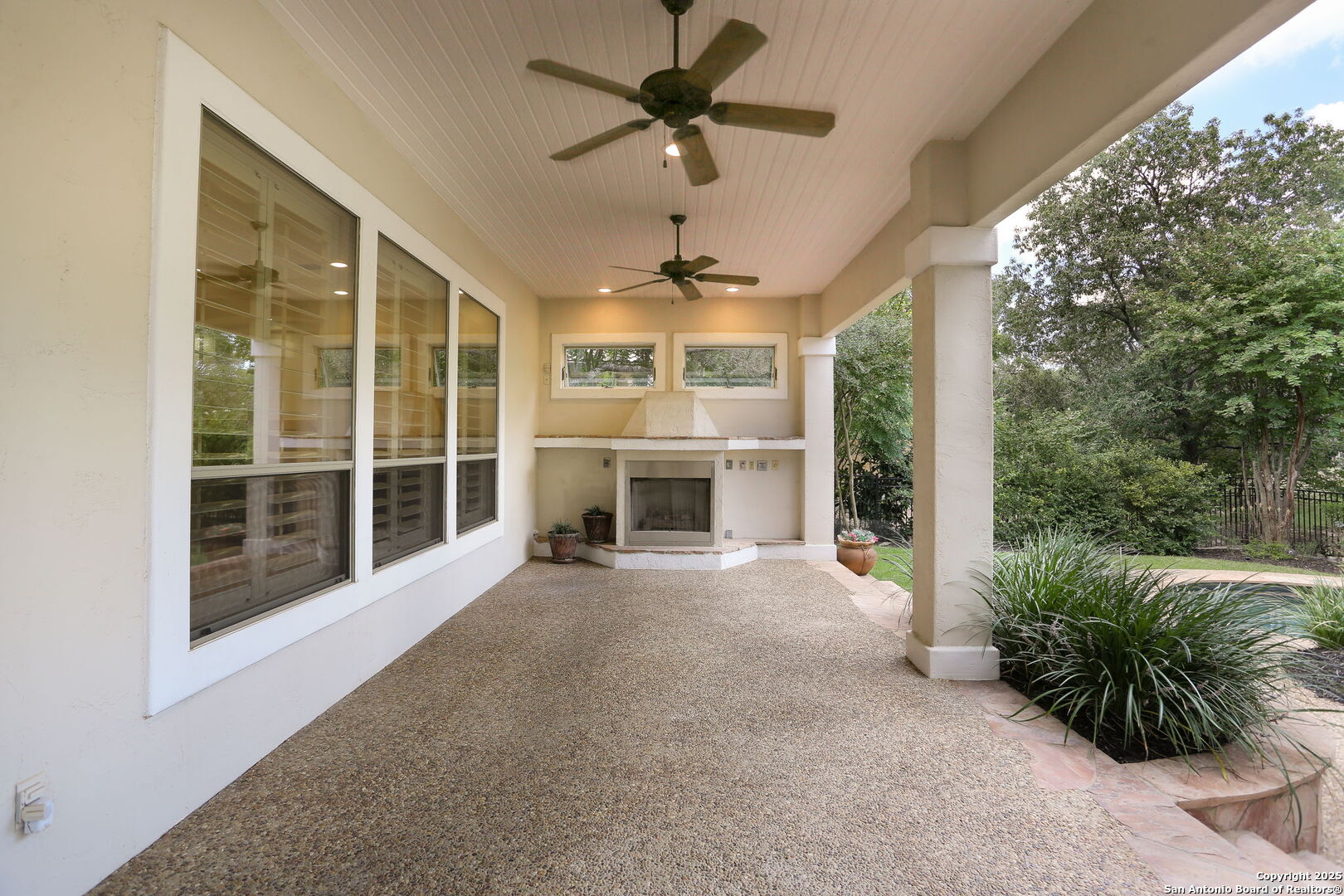 24630 Bogey Ridge San Antonio, TX 78260 - Photo 45 of 50 en empty room with windows and ceiling fan