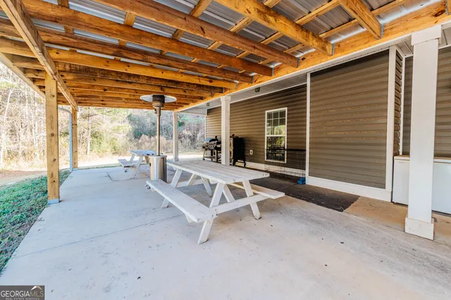 a view of a room with a hanging space
