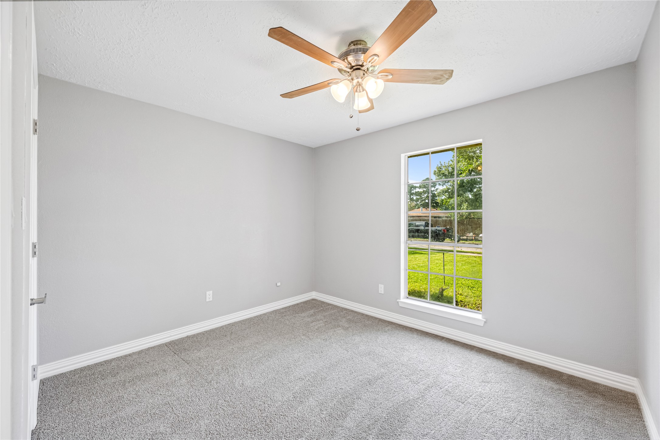 9806 Tanager Lane Conroe, TX 77385 - Photo 19 of 28 an empty room with a window