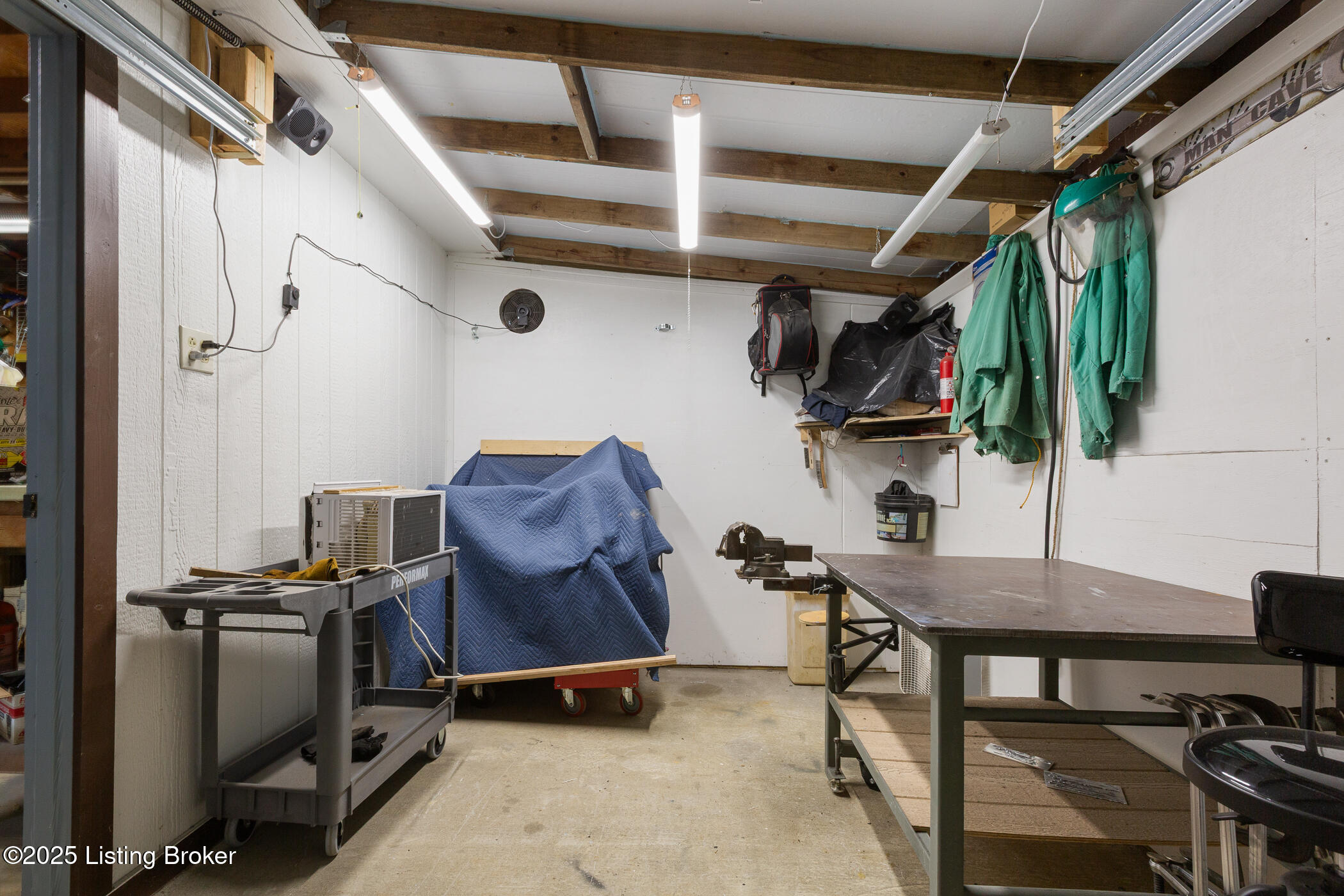 839 Tanglewood Road Shepherdsville, KY 40165 - Photo 40 of 52 weld shop with 30 amp electric service