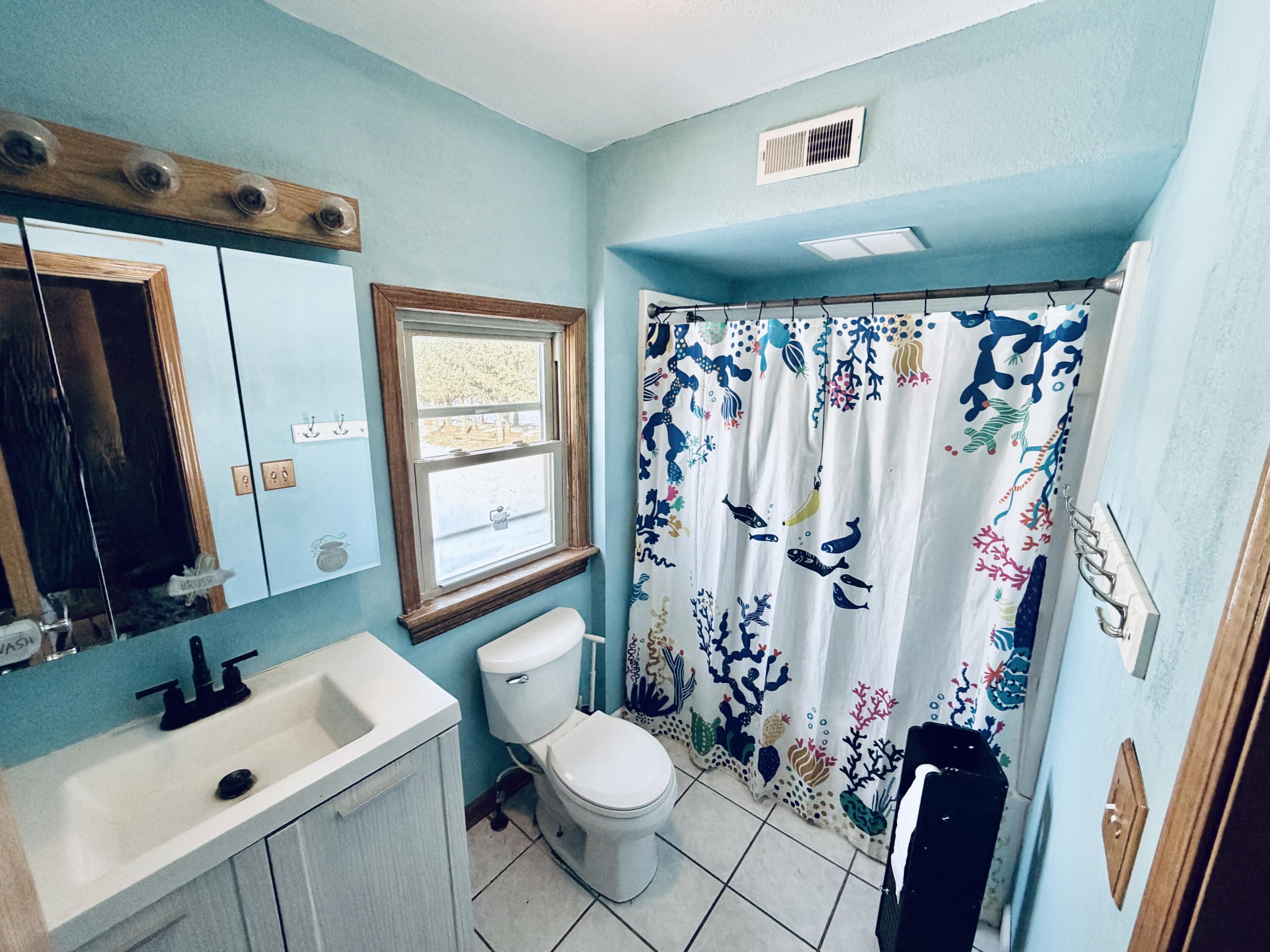311 South Lapham Peak Road Delafield, WI 53018 - Photo 15 of 30 Bathroom 3