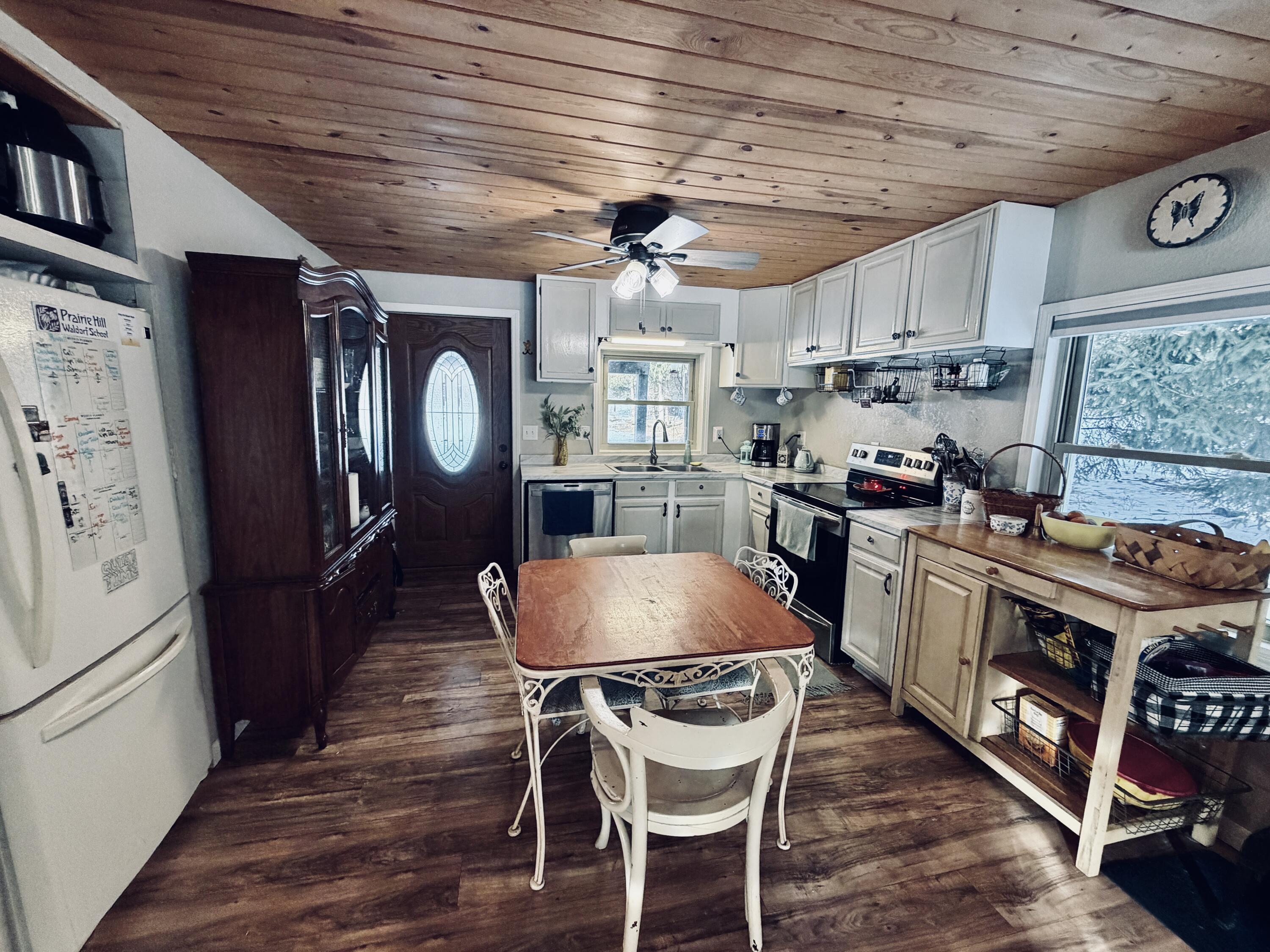 311 South Lapham Peak Road Delafield, WI 53018 - Photo 2 of 30 Kitchen