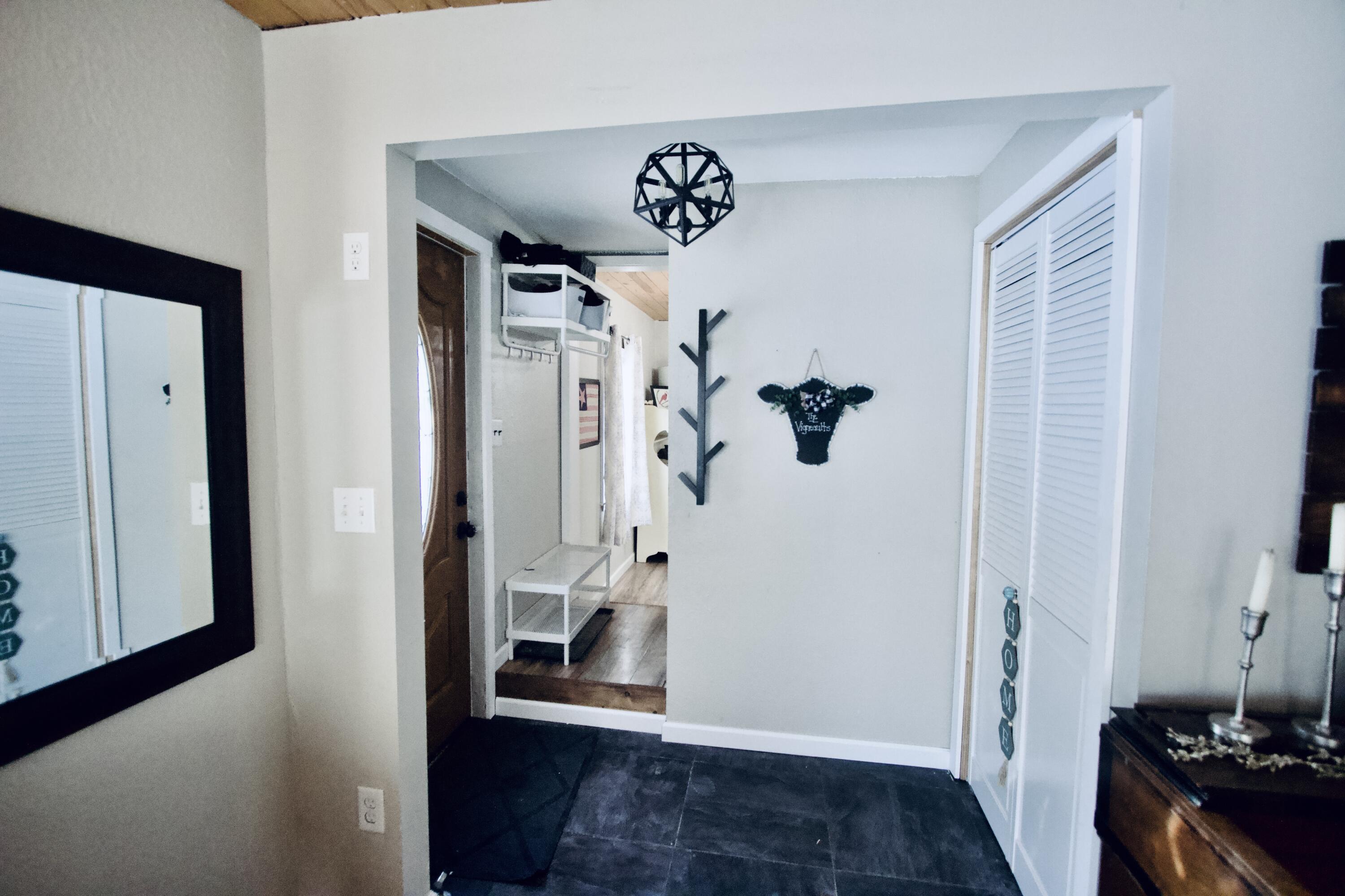 311 South Lapham Peak Road Delafield, WI 53018 - Photo 23 of 30 Foyer