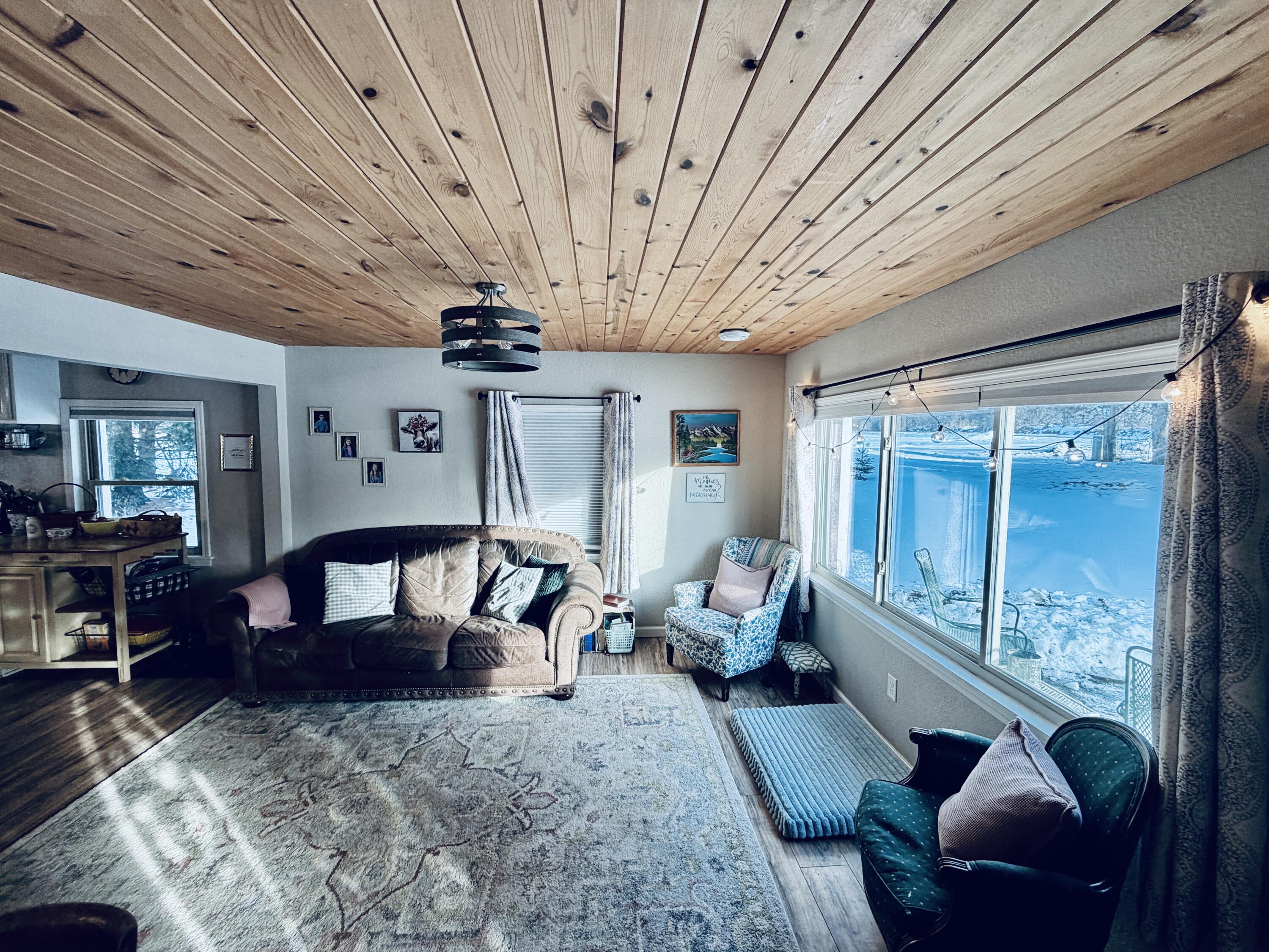 311 South Lapham Peak Road Delafield, WI 53018 - Photo 8 of 30 Living Room