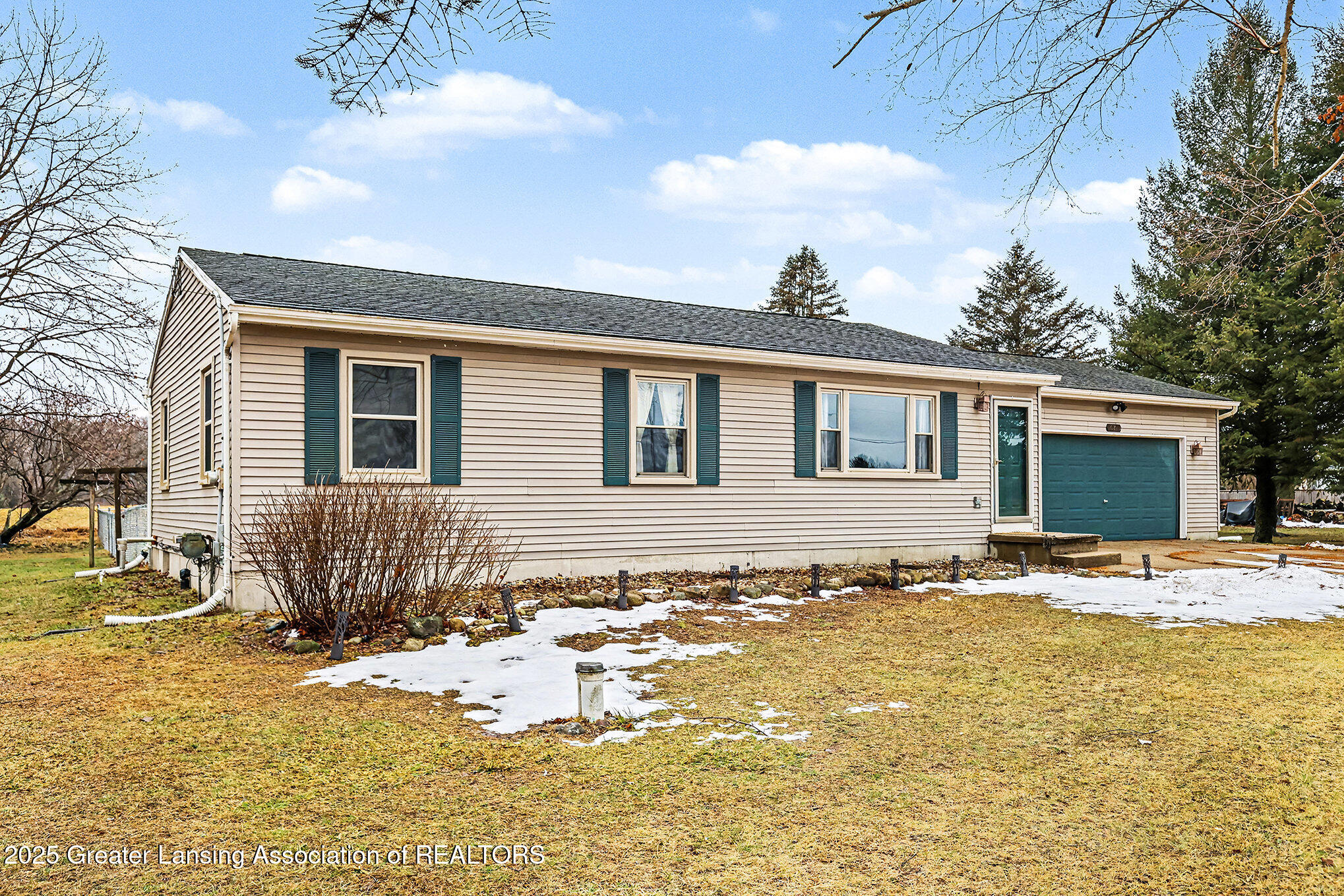 10210 Barnes Road Eaton Rapids, MI 48827 - Photo 4 of 27 004_file_34