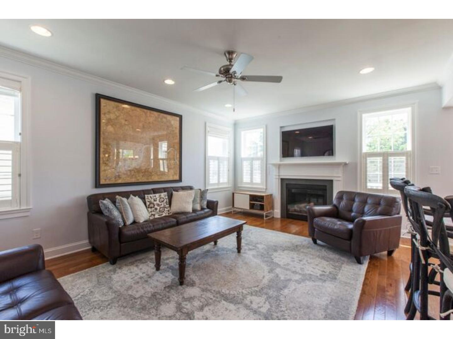 8730 Brierdale Road Philadelphia, PA 19128 - Photo 10 of 23 Living Room