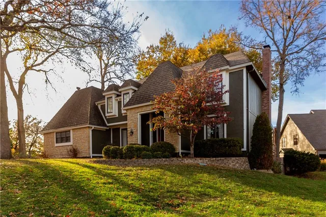 $635,000 | 9732 West 115th Street, Overland Park, KS 66210