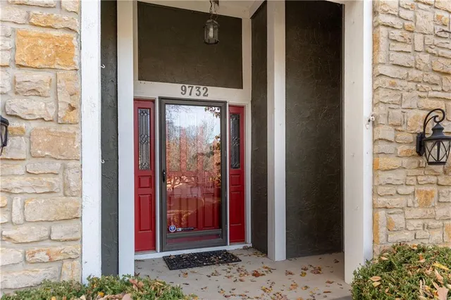 $635,000 | 9732 West 115th Street, Overland Park, KS 66210