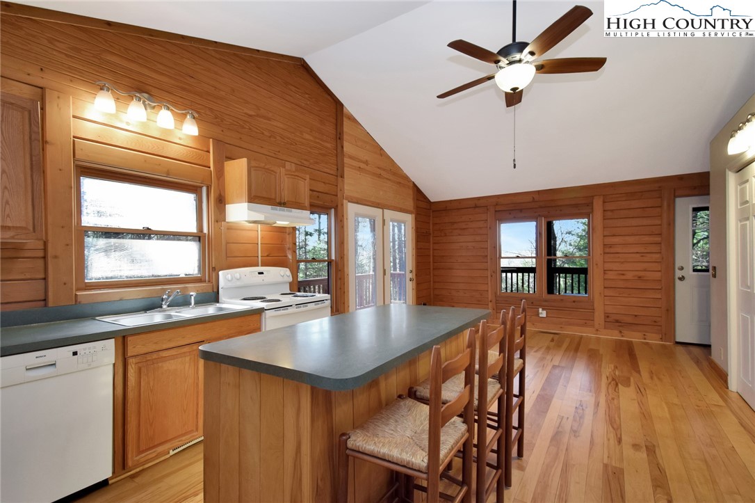 218 Doe Run Purlear, NC 28665 - Photo 5 of 47