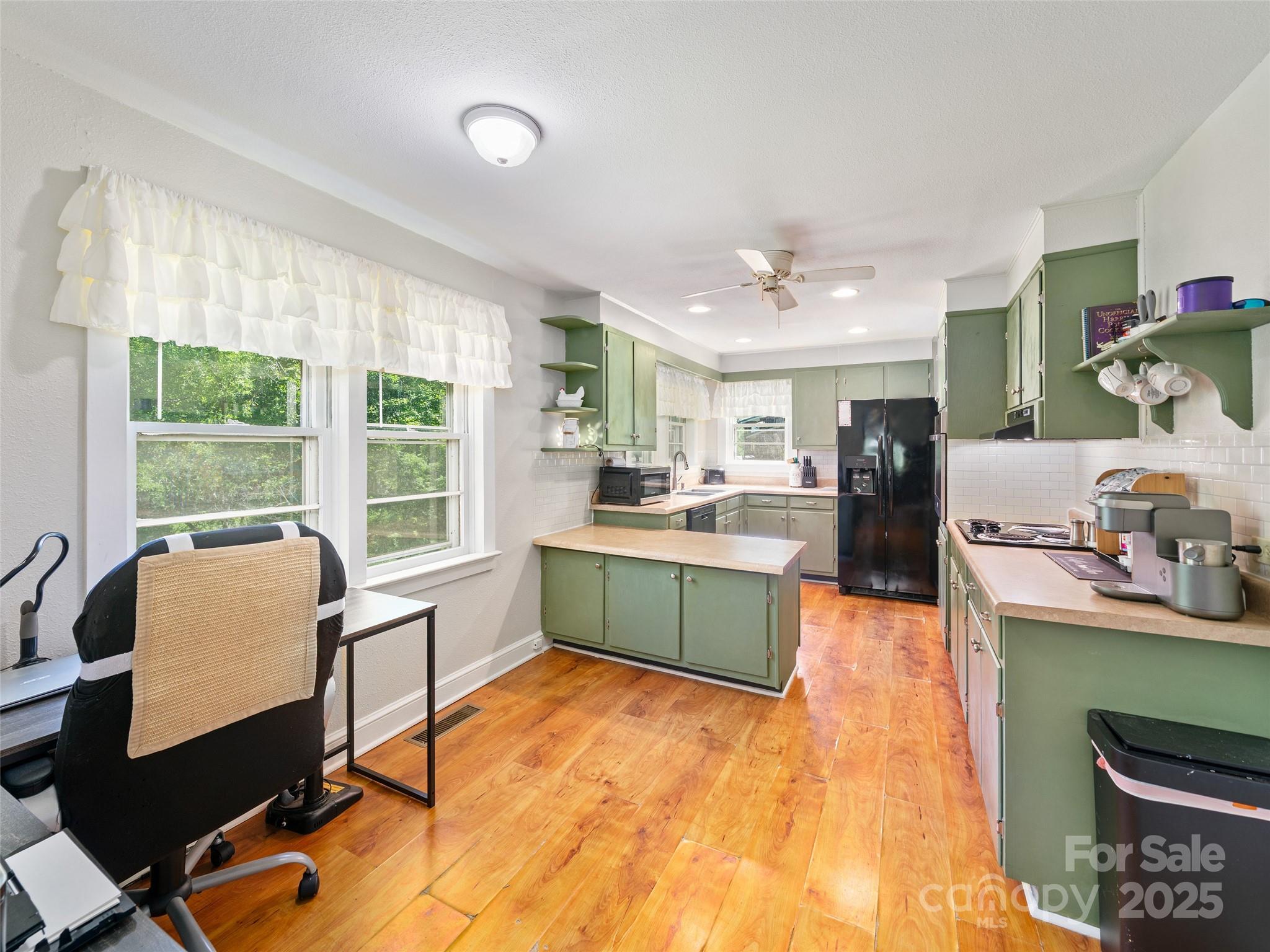 43 Jarrett Road Bakersville, NC 28705 - Photo 4 of 26 Gallery Image 4