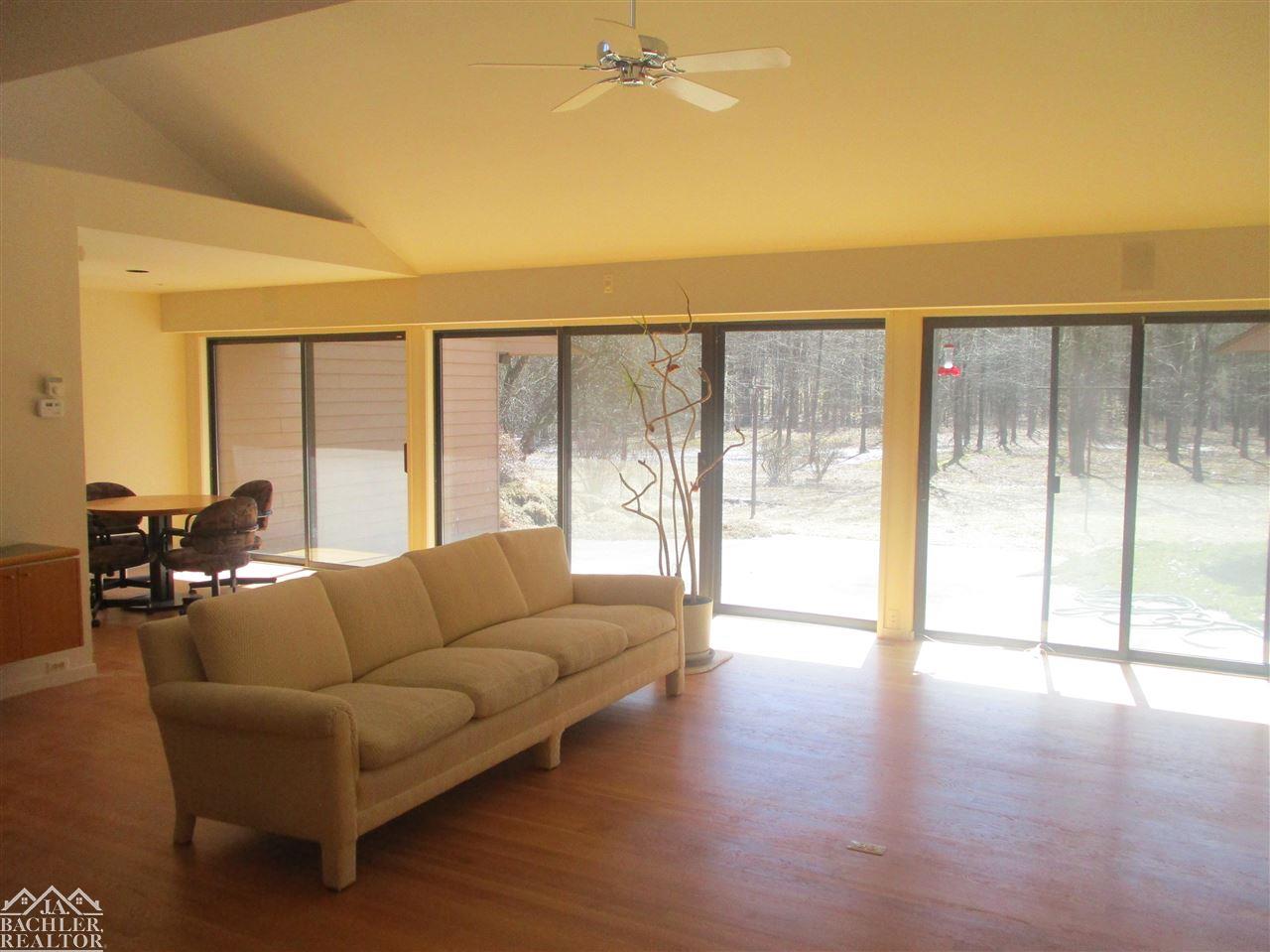 8585 Lindsey Road Casco, MI 48064 - Photo 13 of 31 50068512-12.JPG