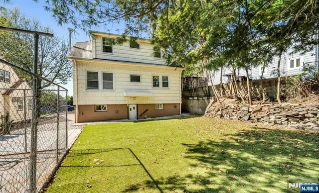 a front view of house with yard