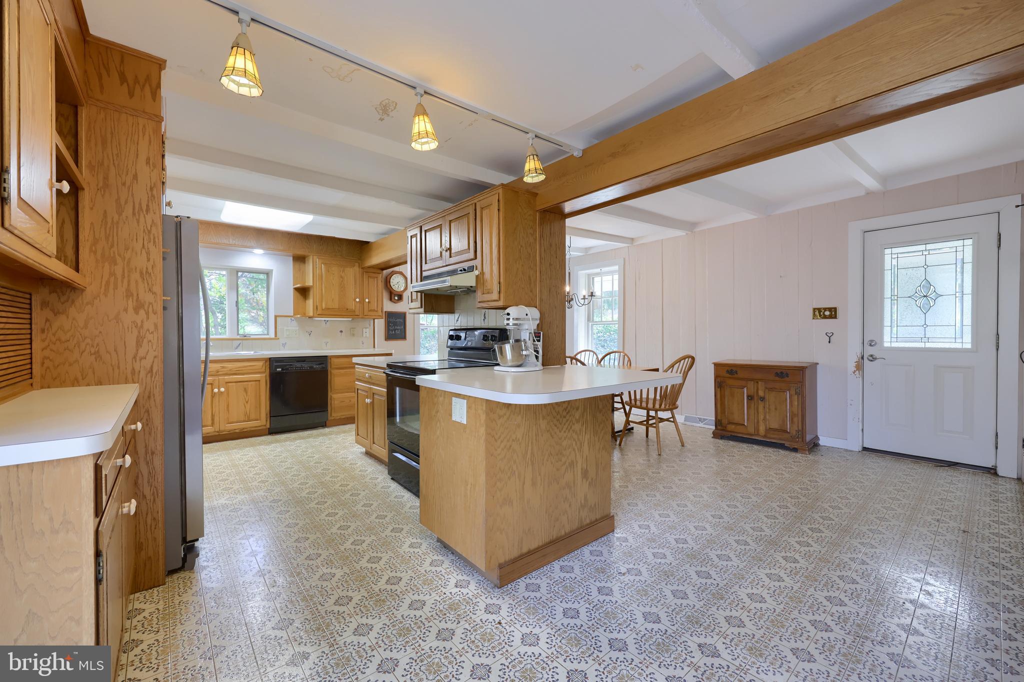925 Rabbit Hill Road Lititz, PA 17543 - Photo 5 of 52