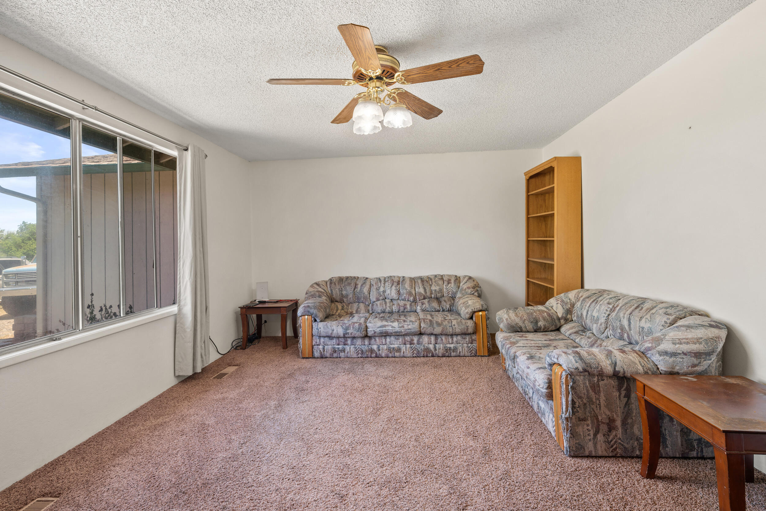 6716 Foothill Road Medford, OR 97502 - Photo 13 of 33 Family Room