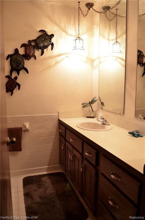 30098 Richmond Road Farmington Hills, MI 48334 - Photo 36 of 61