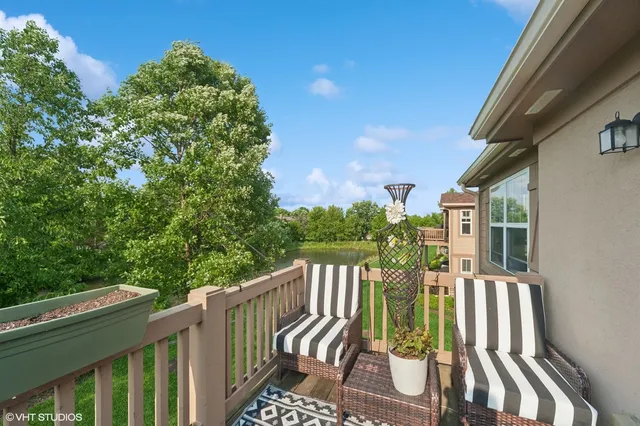 $455,000 | 1952 Crenshaw Circle, Unit 1952, Vernon Hills, IL 60061