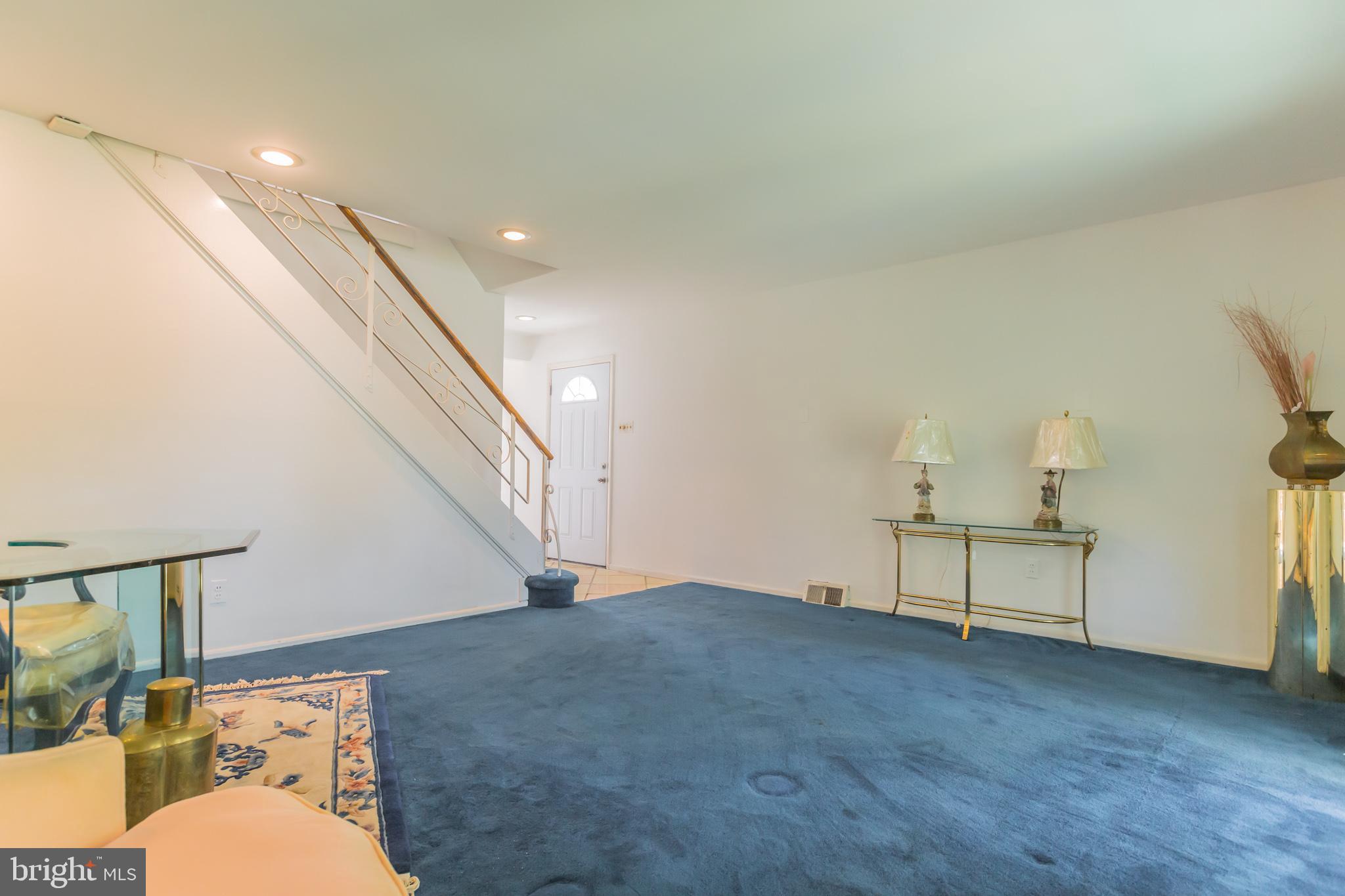 1160 Morefield Road Philadelphia, PA 19115 - Photo 11 of 31 Living Room