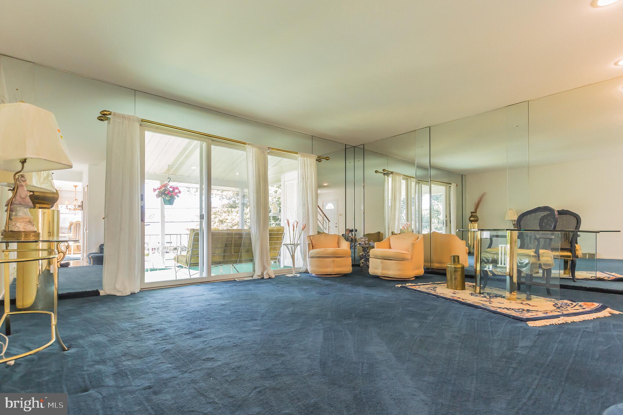 1160 Morefield Road Philadelphia, PA 19115 - Photo 12 of 31 Living Room w sliding doors to covered patio