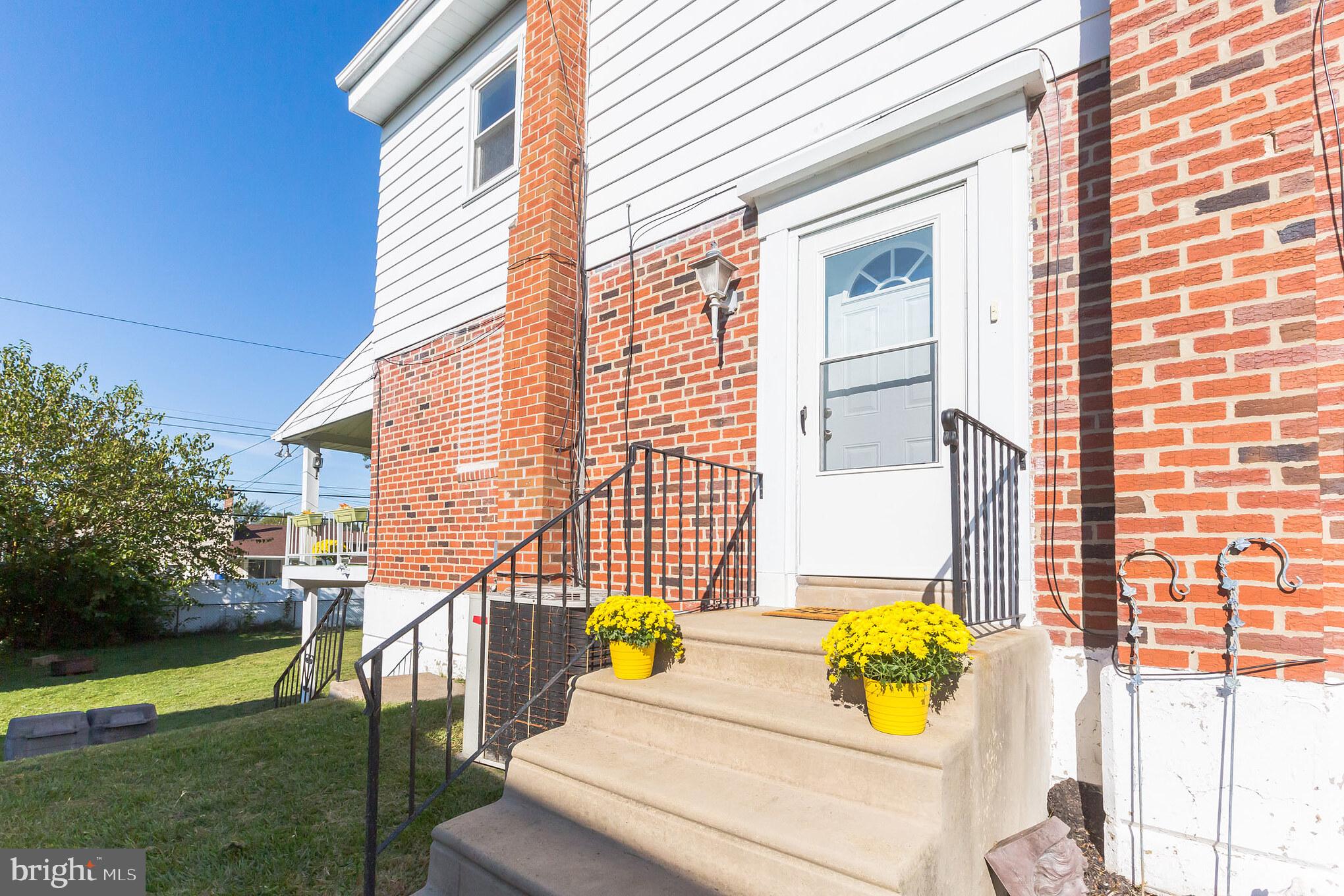 1160 Morefield Road Philadelphia, PA 19115 - Photo 3 of 31 Front entrance