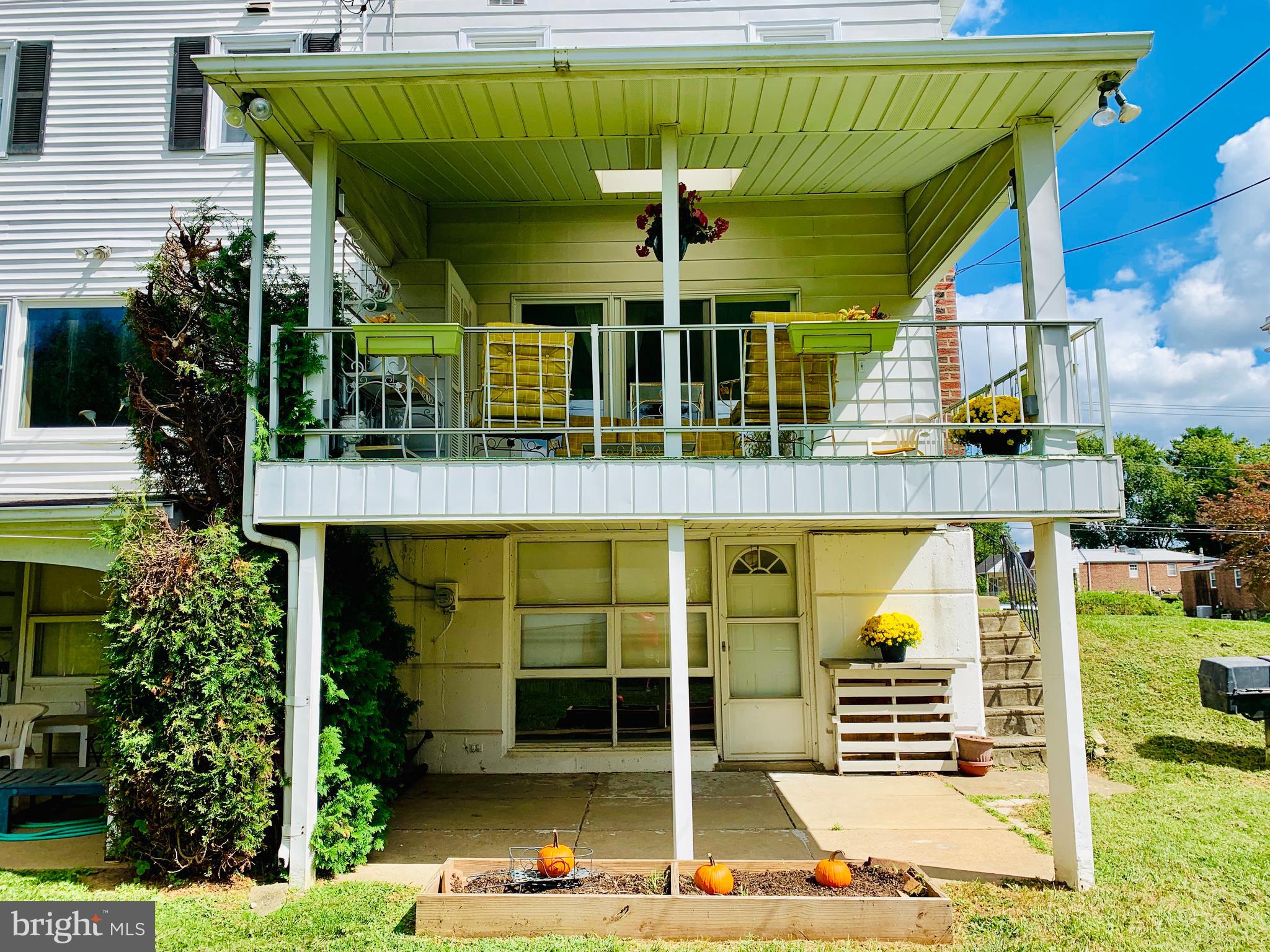 1160 Morefield Road Philadelphia, PA 19115 - Photo 5 of 31 covered porch w skylight & covered patio