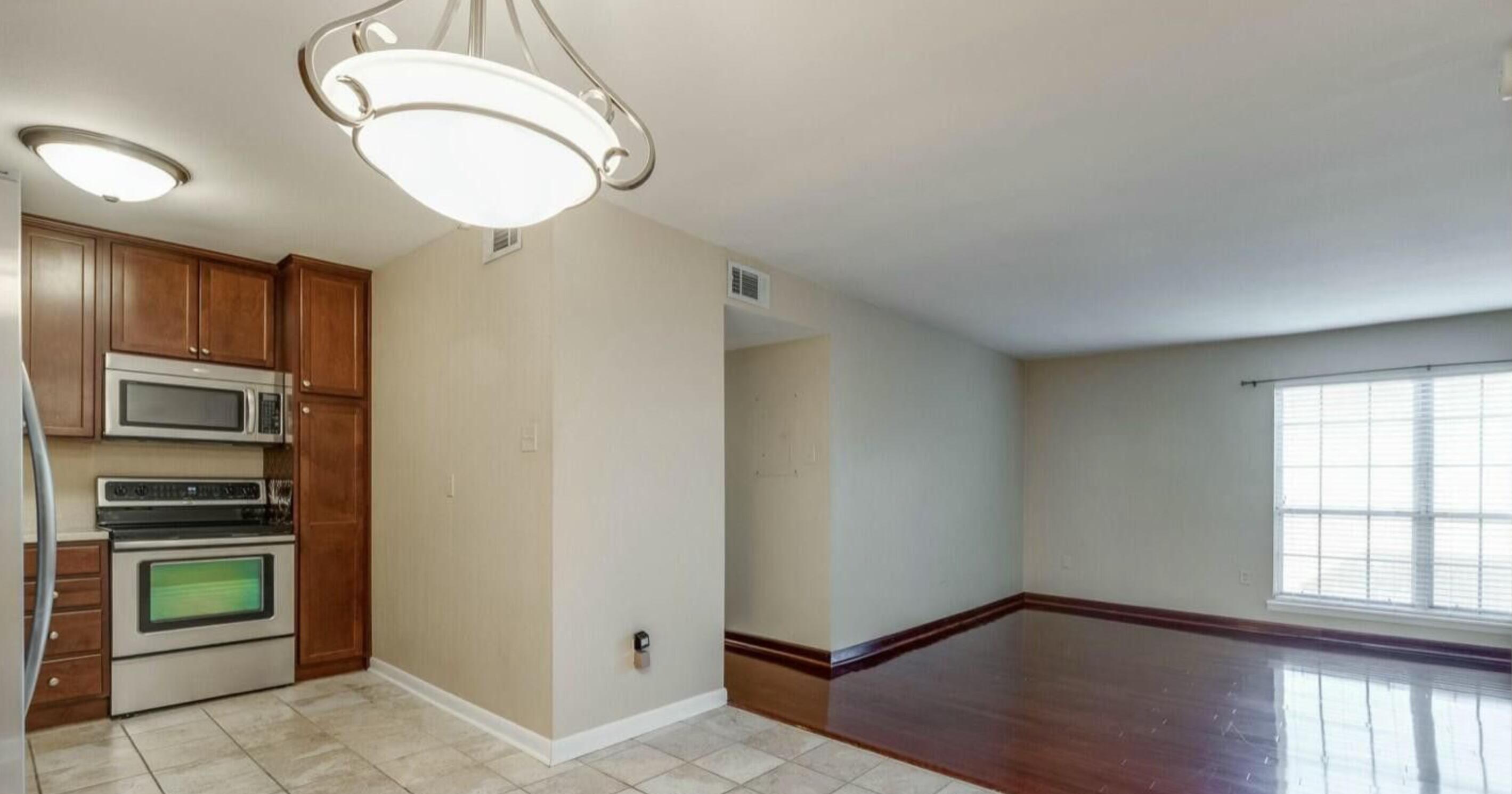 900 Mountain Creek Road, Unit P236 Chattanooga, TN 37405 - Photo 13 of 32 Kitchen