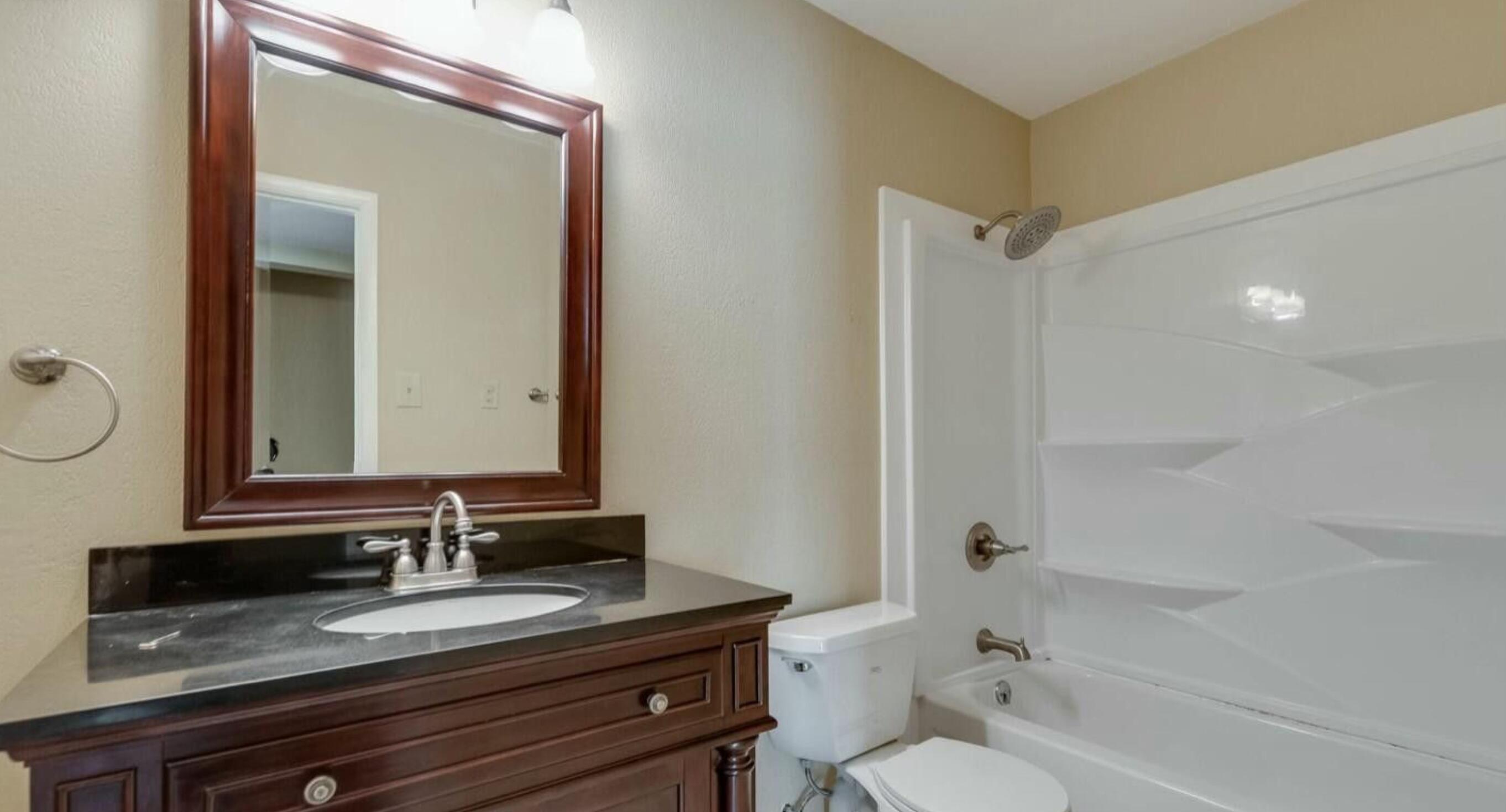 900 Mountain Creek Road, Unit P236 Chattanooga, TN 37405 - Photo 18 of 32 Bathroom 2