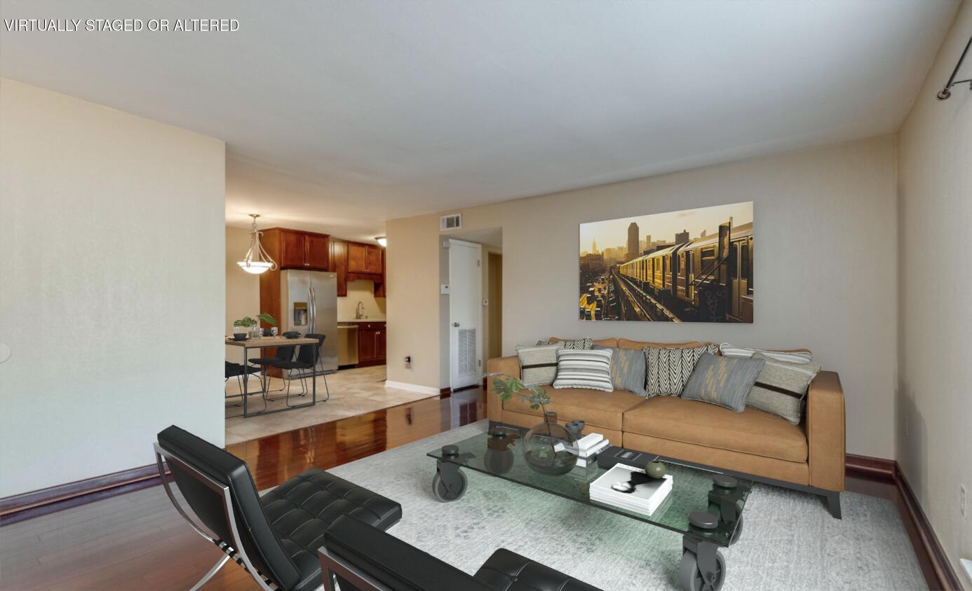 900 Mountain Creek Road, Unit P236 Chattanooga, TN 37405 - Photo 5 of 32 Living Room