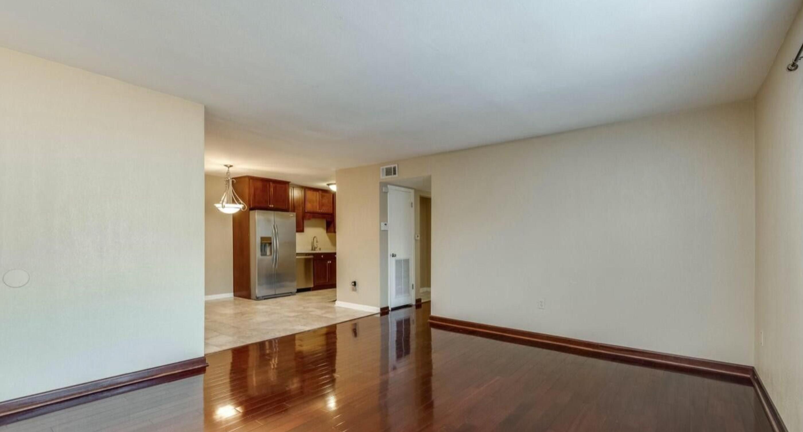 900 Mountain Creek Road, Unit P236 Chattanooga, TN 37405 - Photo 8 of 32 Living Room