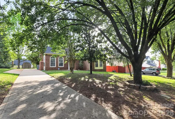 $1,825 | 900 Gretna Green Drive, Charlotte, NC 28217