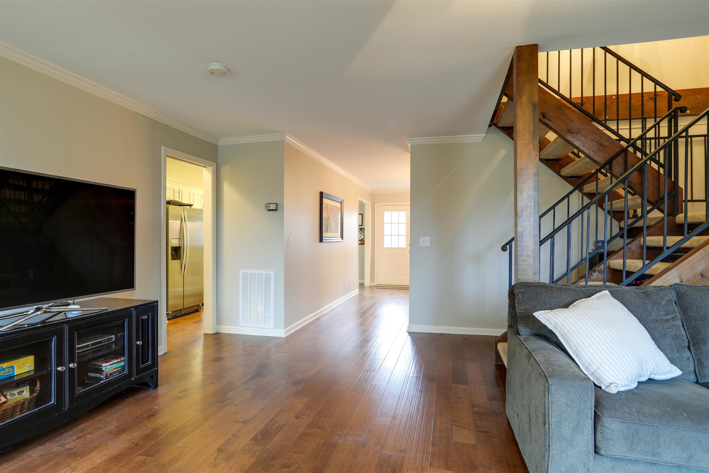 This is a great unit. Lot's of sunshine, super clean, close to the pool! 