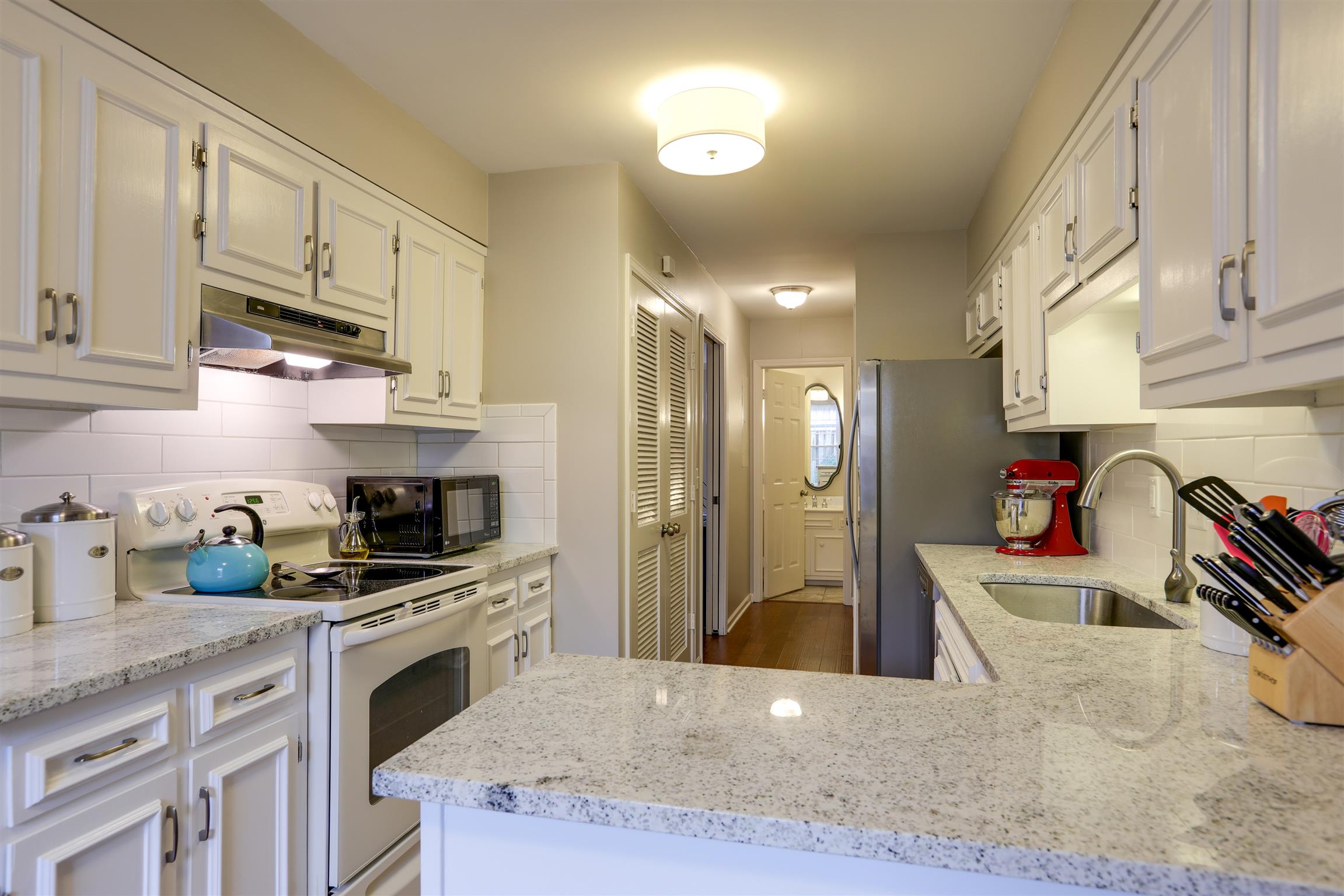 816 General George Patton Road Nashville, TN 37221 - Photo 10 of 18 Lot's of work space in this up dated kitchen