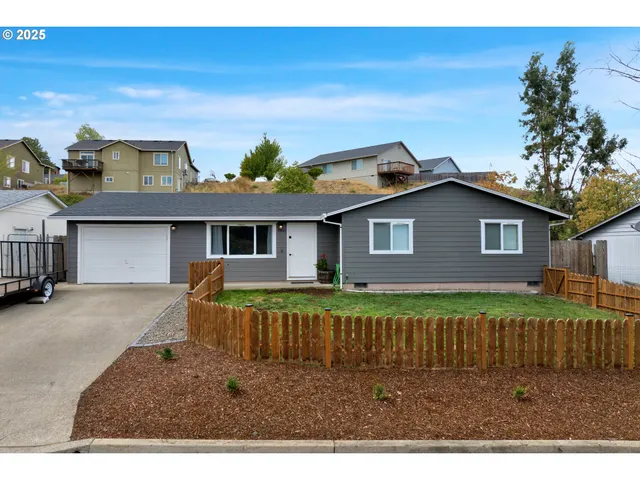 $330,500 | 1300 Rolling Hills Road, Roseburg, OR 97471