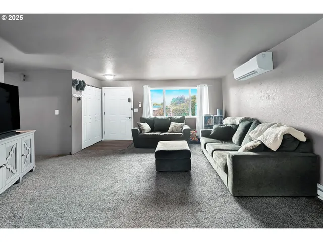 $331,000 | 1300 Rolling Hills Road, Roseburg, OR 97471