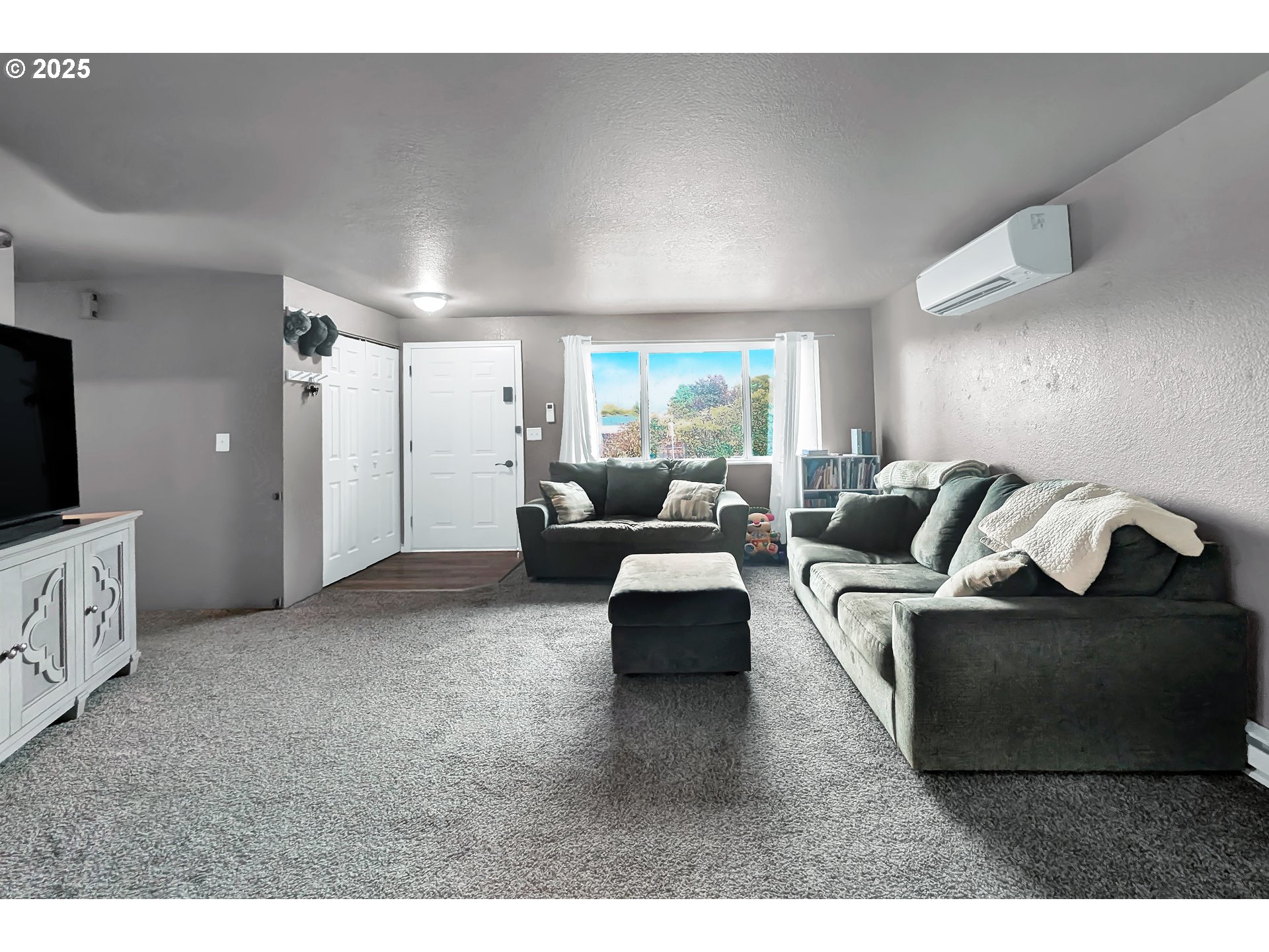 1300 Rolling Hills Road Roseburg, OR 97471 - Photo 2 of 27