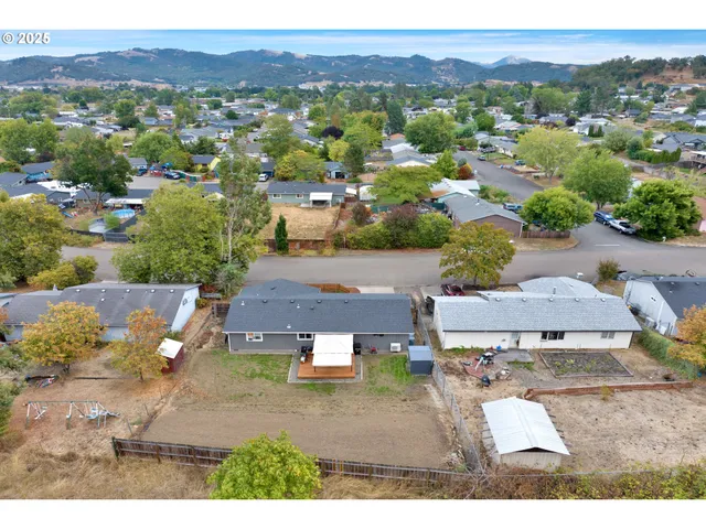 $331,000 | 1300 Rolling Hills Road, Roseburg, OR 97471