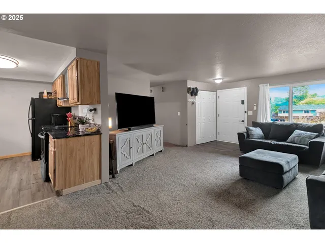 $331,000 | 1300 Rolling Hills Road, Roseburg, OR 97471