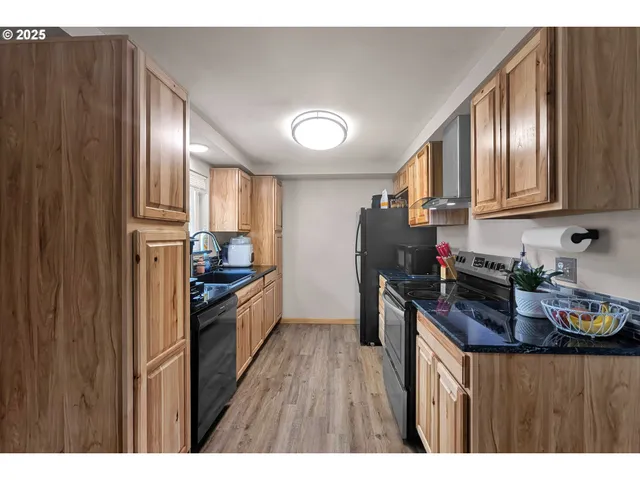 $331,000 | 1300 Rolling Hills Road, Roseburg, OR 97471