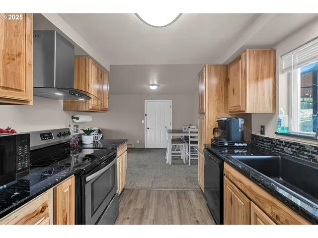 $331,000 | 1300 Rolling Hills Road, Roseburg, OR 97471