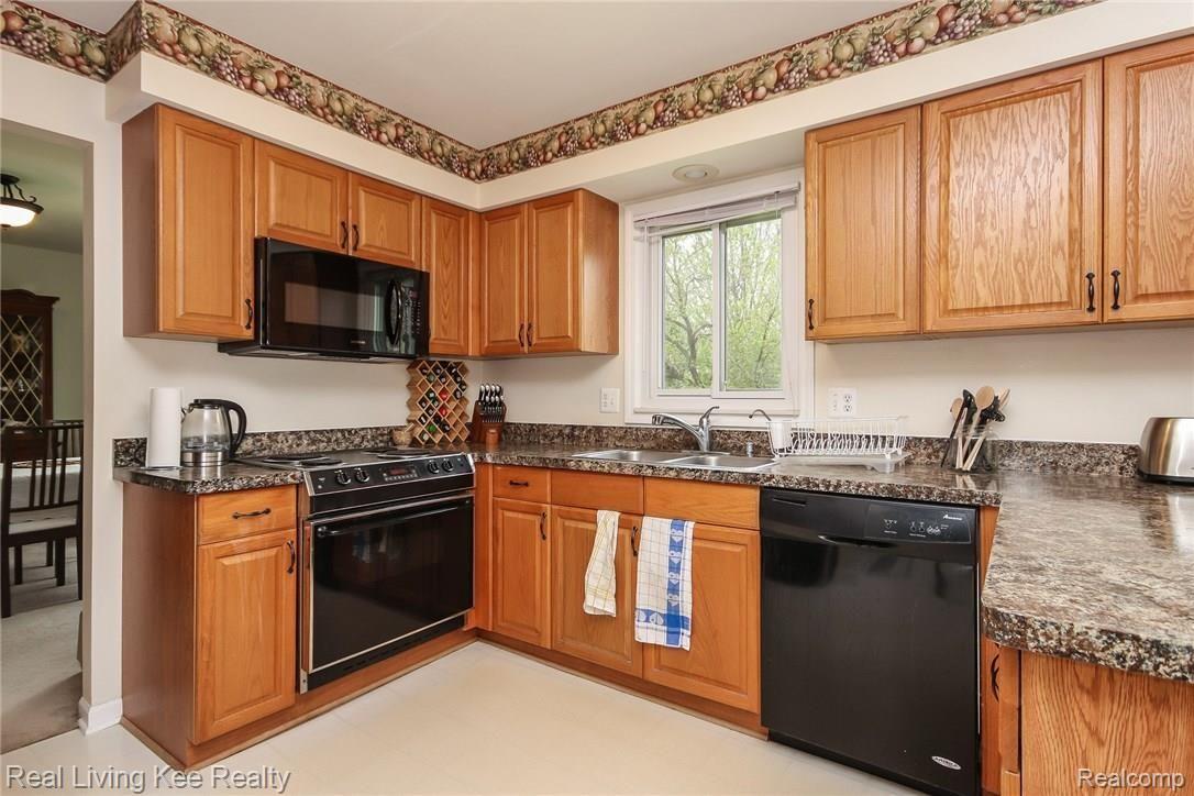 11764 Hall Road Whitmore Lake, MI 48189 - Photo 13 of 43 016-Kitchen-5712332-medium.jpg