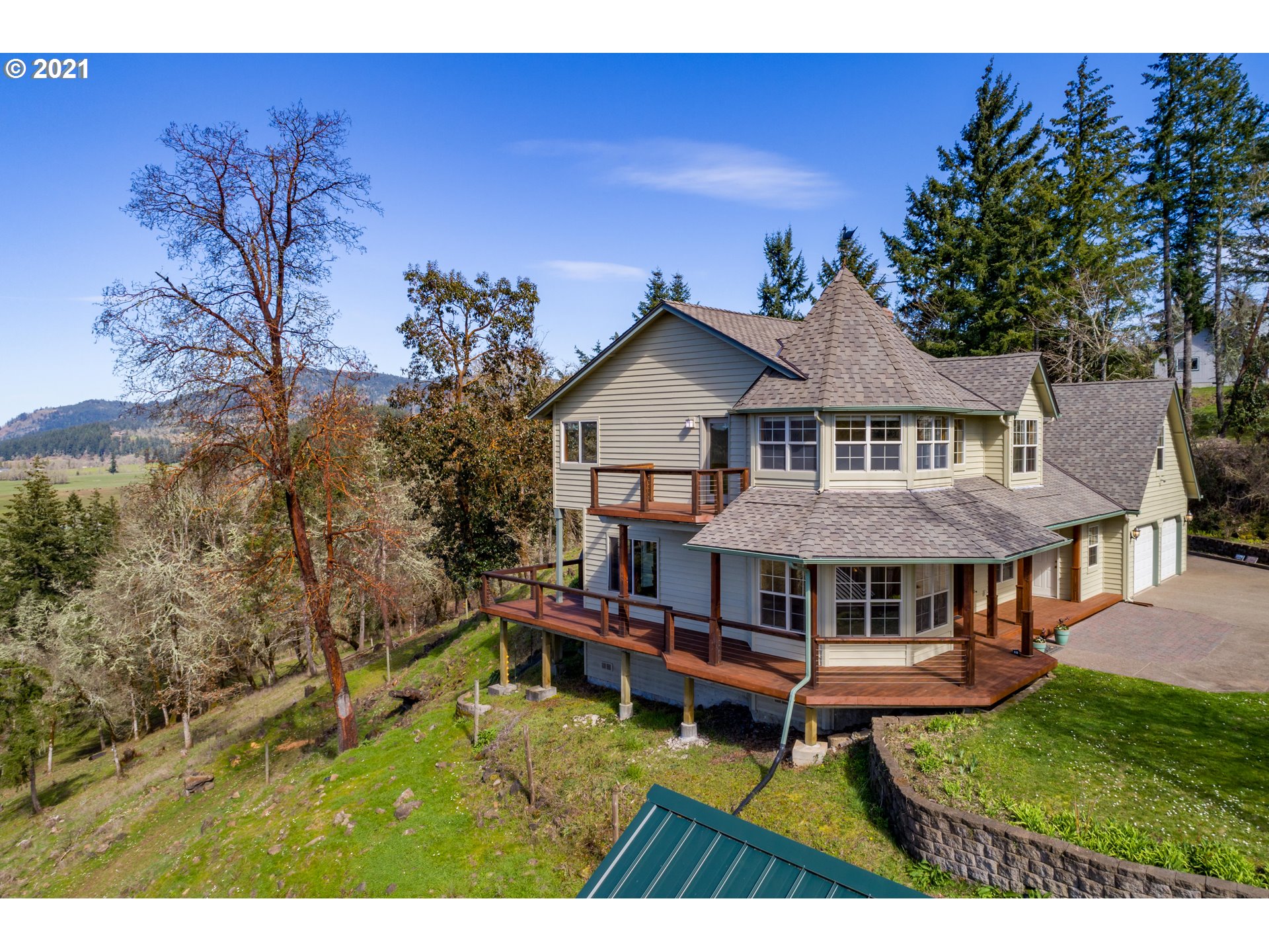 33391 Craig Loop Cottage Grove, OR 97424 - Photo 3 of 32