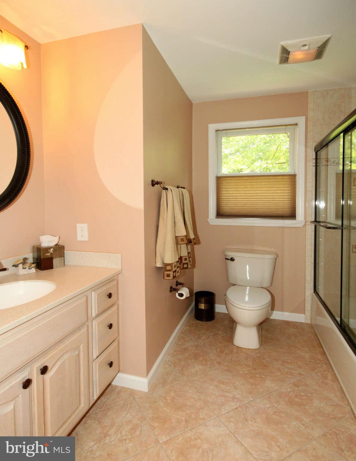 8201 Langbrook Road Springfield, VA 22152 - Photo 16 of 29 Bath
