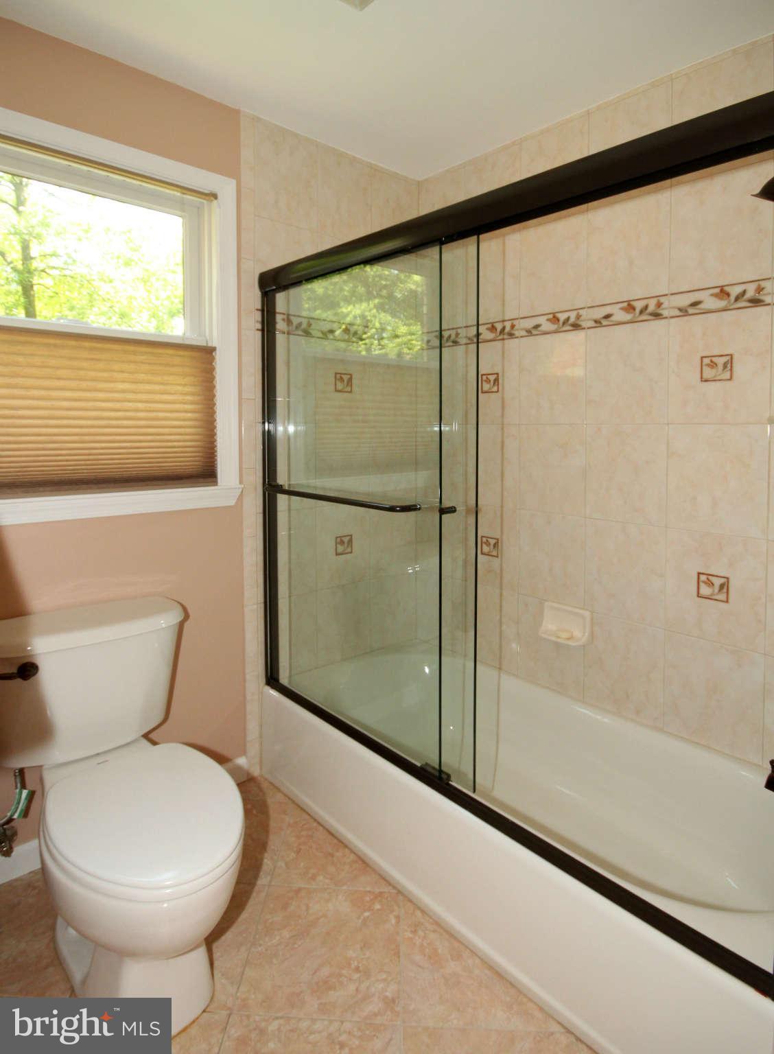 8201 Langbrook Road Springfield, VA 22152 - Photo 17 of 29 Bath