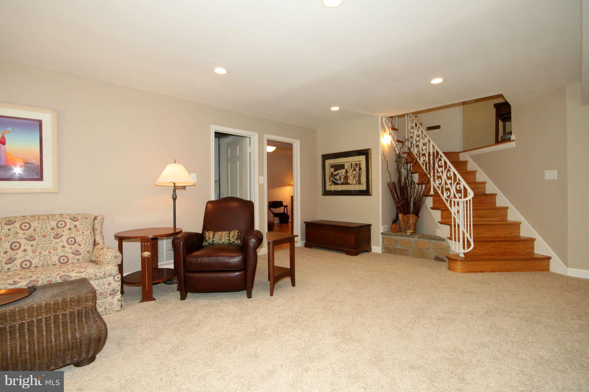 8201 Langbrook Road Springfield, VA 22152 - Photo 22 of 29 Family Room
