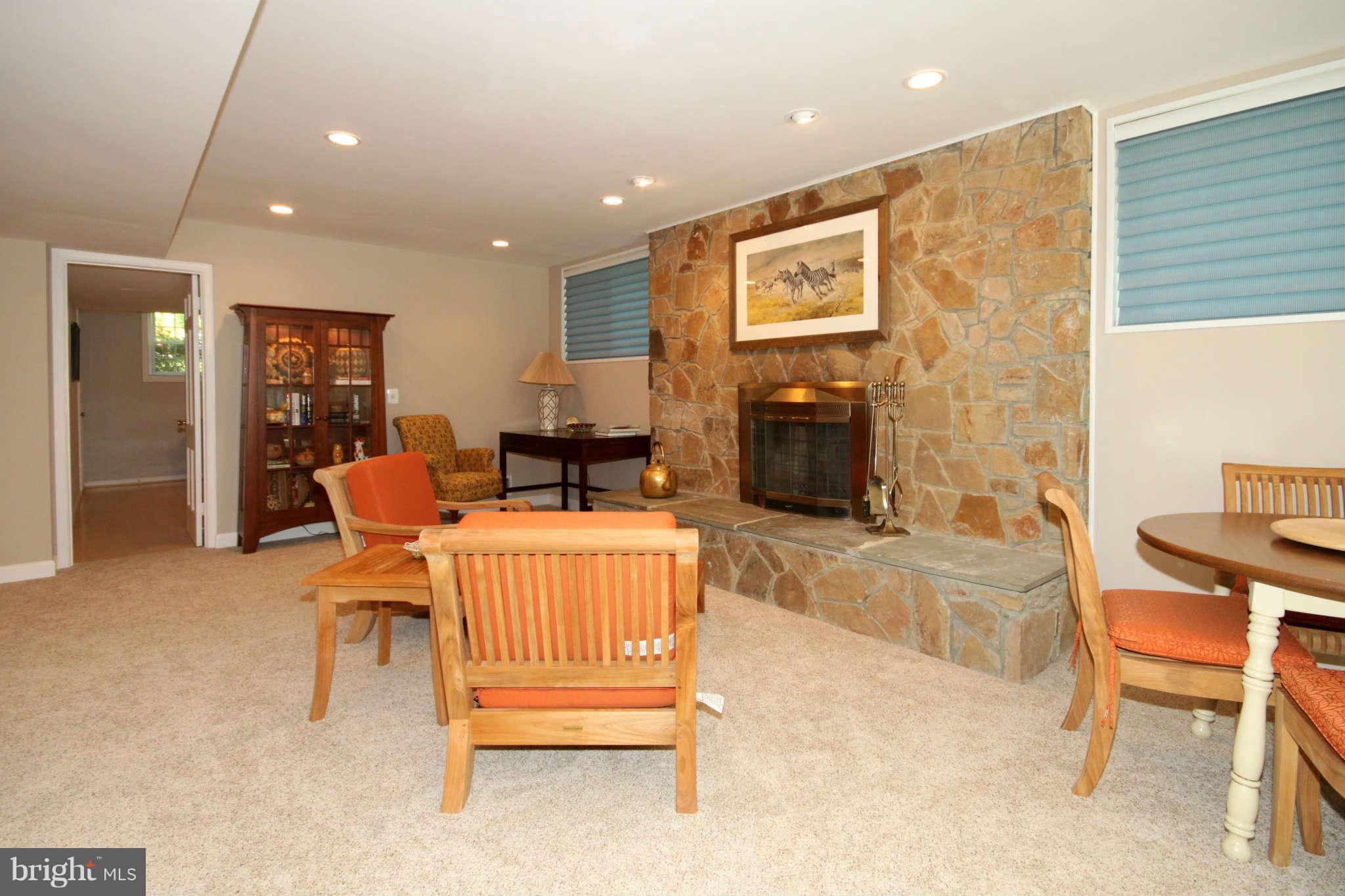 8201 Langbrook Road Springfield, VA 22152 - Photo 23 of 29 Family Room