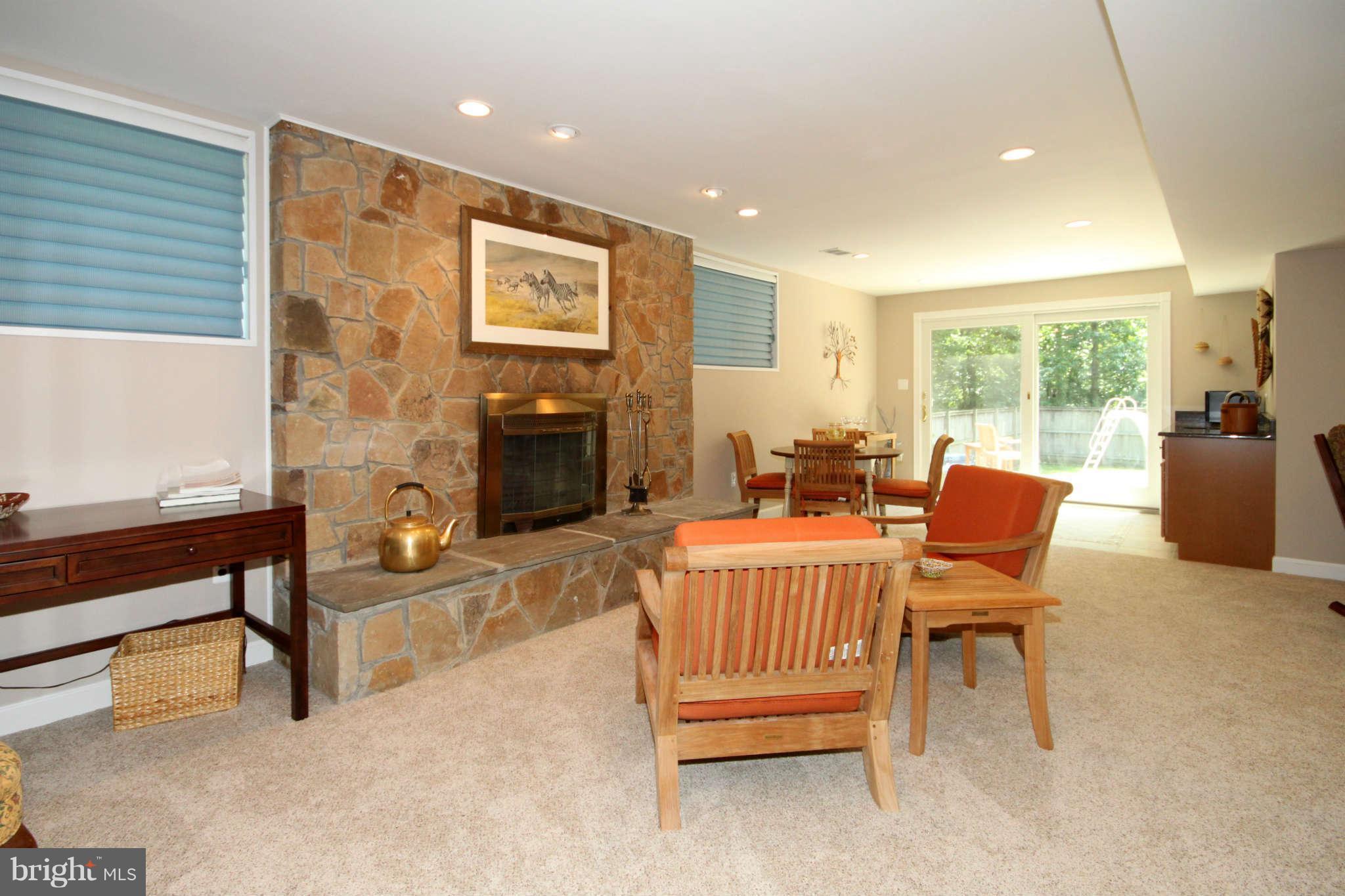 8201 Langbrook Road Springfield, VA 22152 - Photo 24 of 29 Family Room